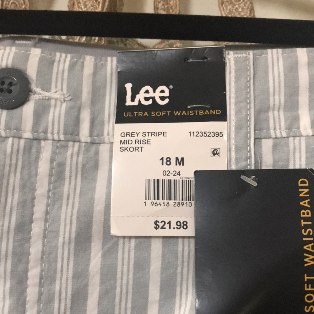 Lee Mid Rise Skort - Picture 2 of 10